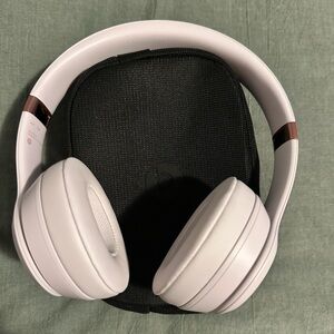 Beats Solo Pro 4 Bluetooth headphones- cloud pink